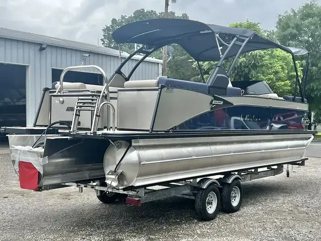 Avalon Catalina 25 Quad Lounge Windshield - Triple Toon - KEITH