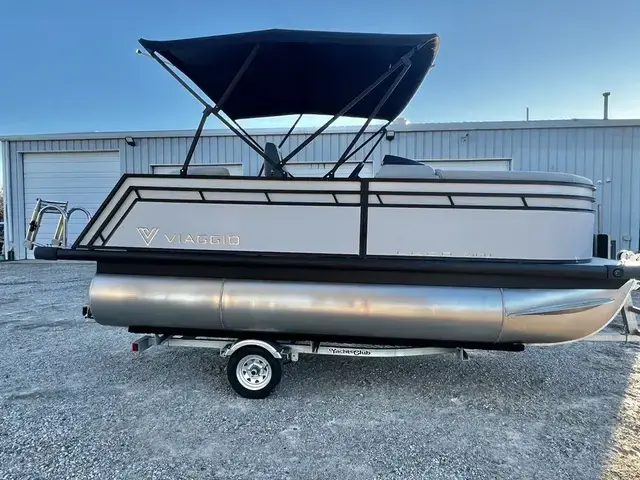 Viaggio Lago V 16 U (Quad Lounge) - IN STOCK