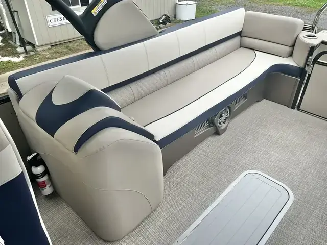 Avalon Catalina 25 Quad Lounge Windshield - Triple Toon - KEITH