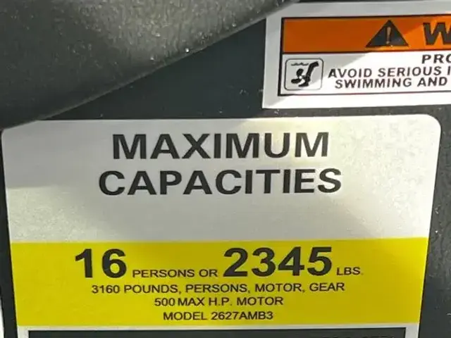 Avalon Excalibur 27 Elite Windshield - Triple Toon (CARBON Series) - IN STOCK