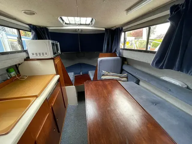 Viking 22 Cockpit Cruiser