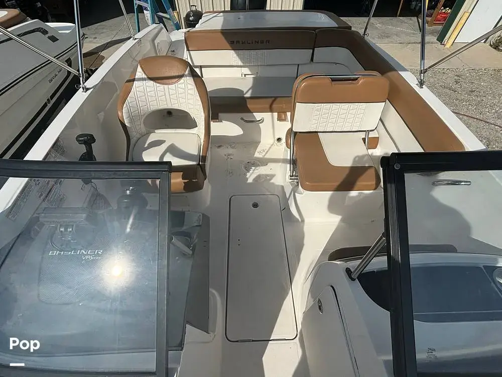 2021 Bayliner vr5 ob