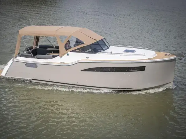 Maxima 920 Retro Cabin Cruiser Boat