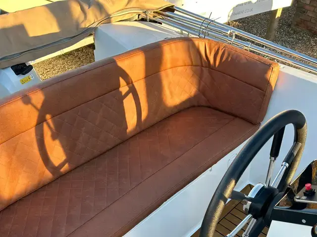 Maxima 490 Day Cruiser Boat