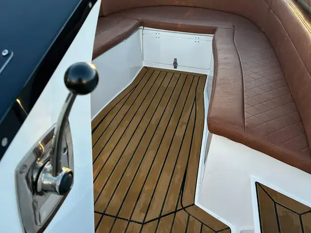 Maxima 490 Day Cruiser Boat