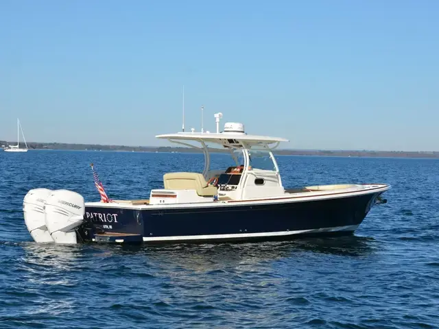 Hunt Yachts 32 CC