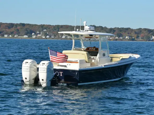 Hunt Yachts 32 CC