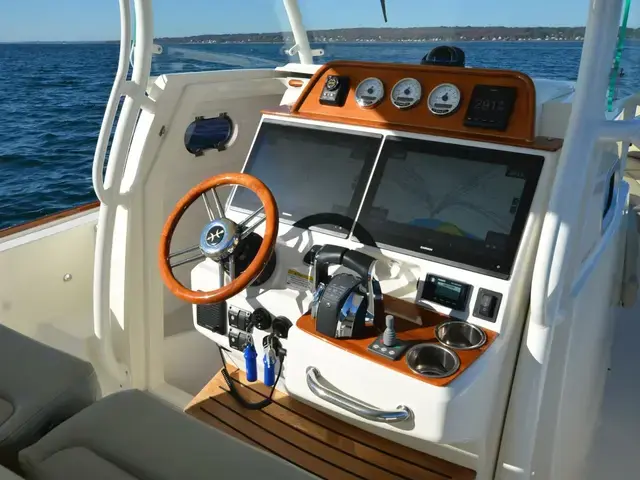 Hunt Yachts 32 CC