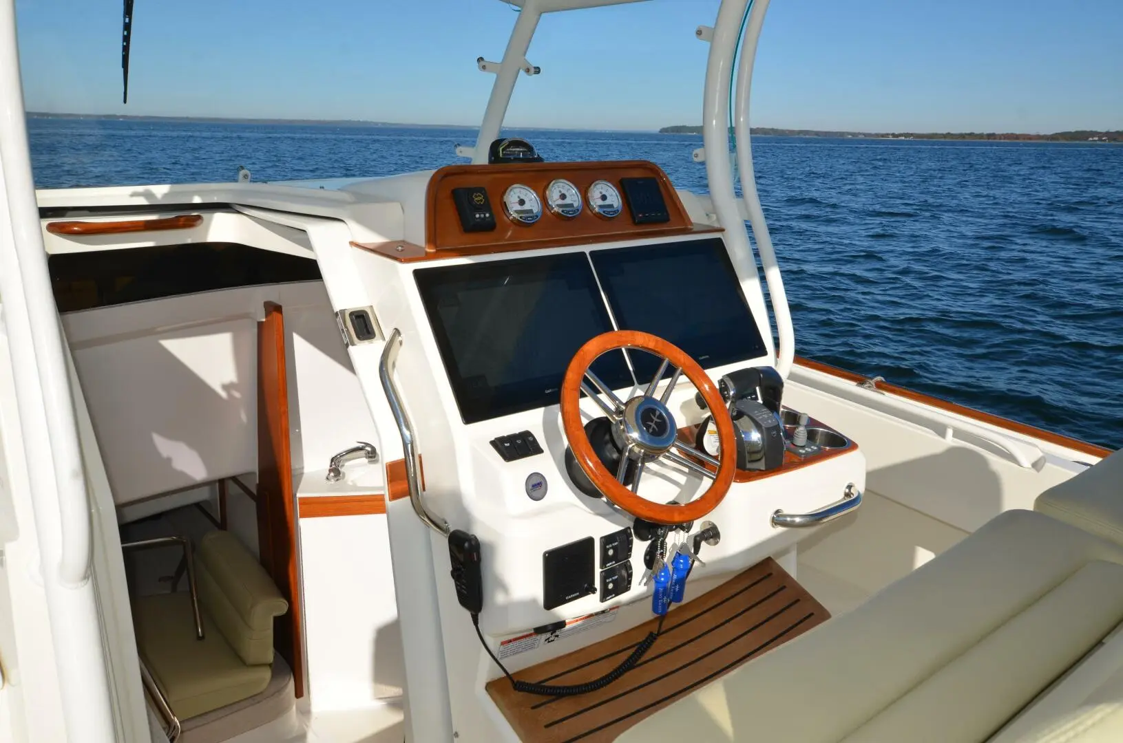 2018 Hunt Yachts 32 cc