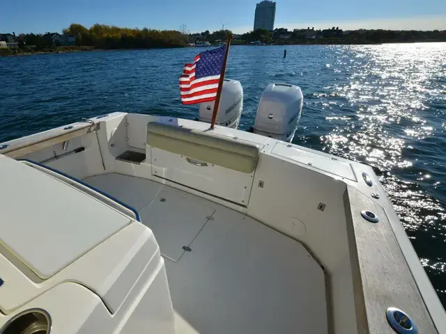 Hunt Yachts 32 CC