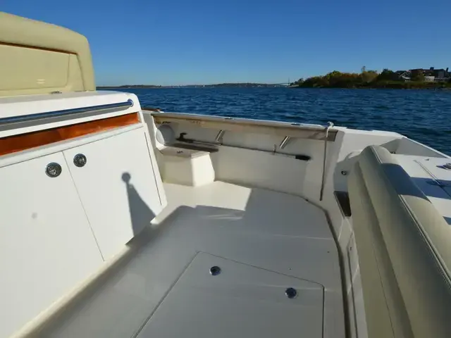 Hunt Yachts 32 CC