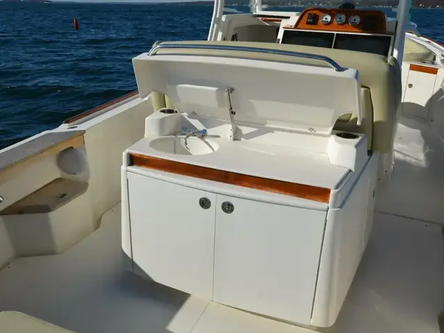 Hunt Yachts 32 CC