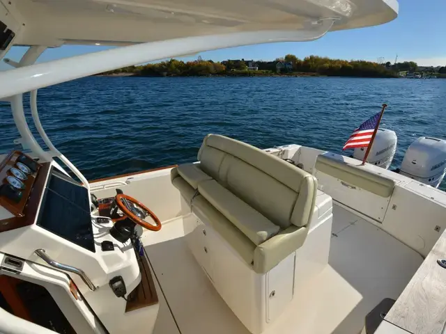 Hunt Yachts 32 CC