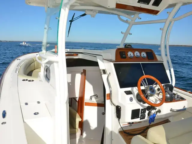 Hunt Yachts 32 CC