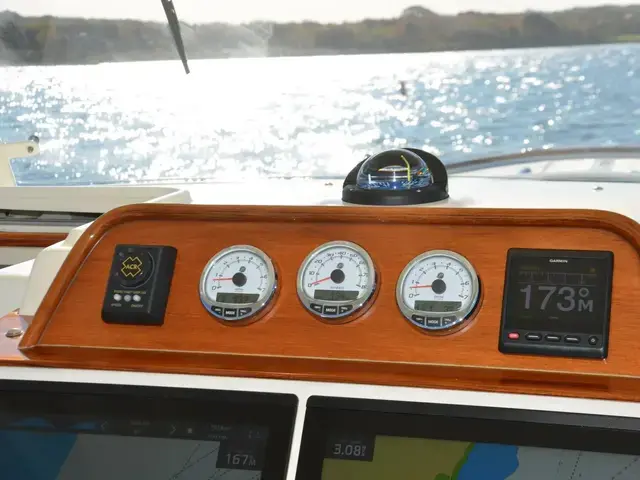 Hunt Yachts 32 CC