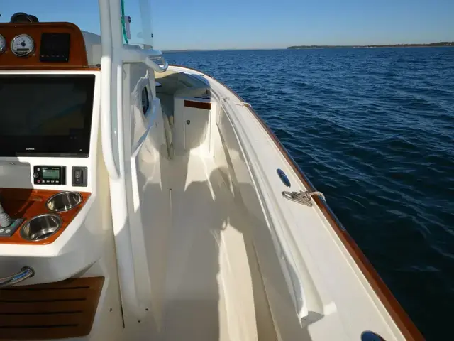 Hunt Yachts 32 CC