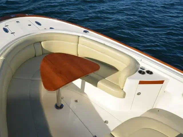 Hunt Yachts 32 CC