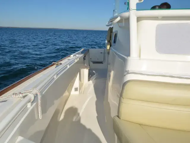 Hunt Yachts 32 CC