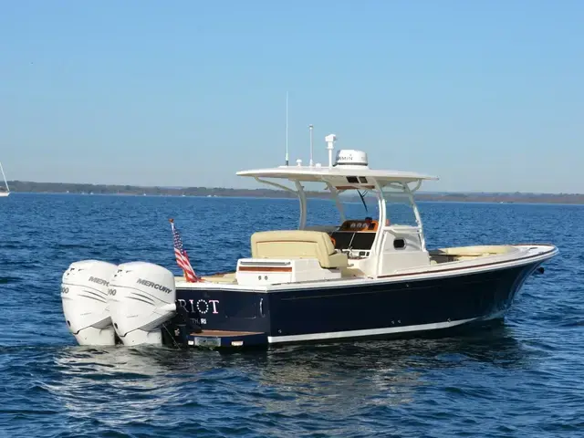 Hunt Yachts 32 CC