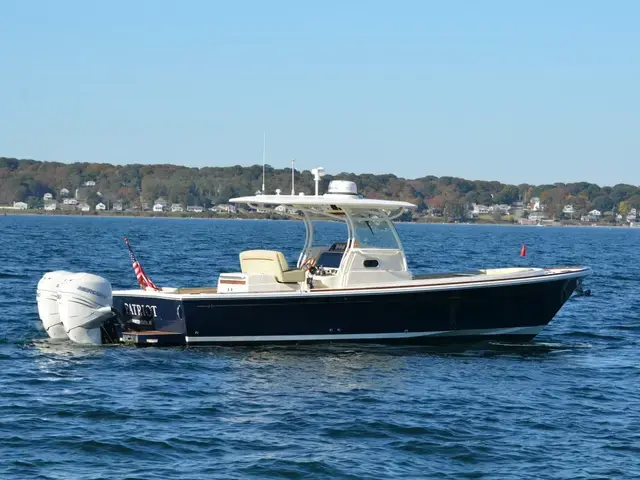 Hunt Yachts 32 CC