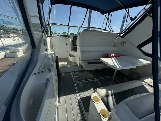 Cruisers Yachts 320