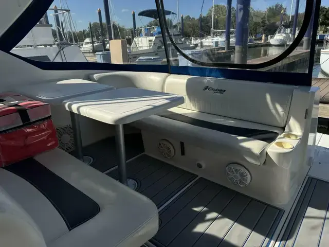 Cruisers Yachts 320