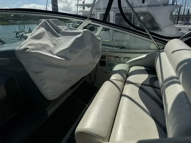 Cruisers Yachts 320