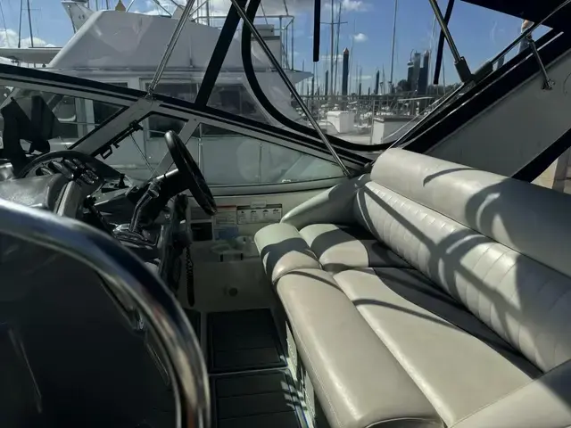 Cruisers Yachts 320