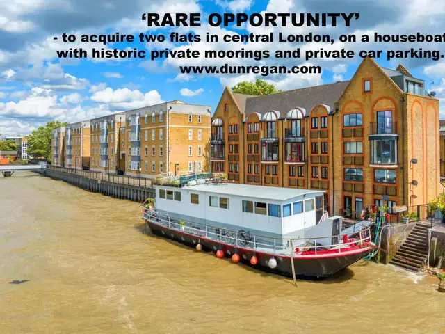 Thames Houseboat