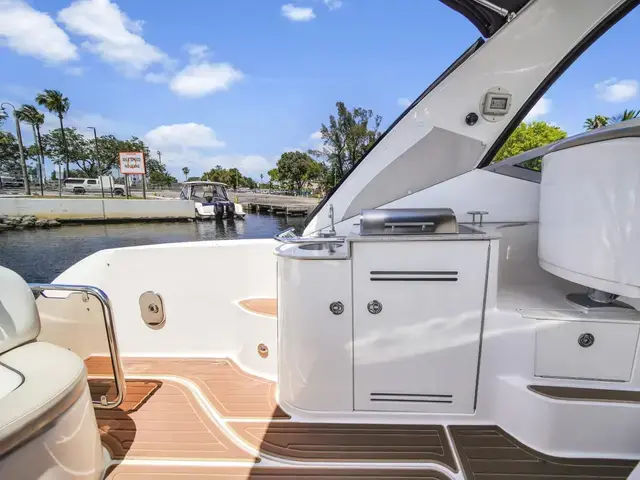 Sea Ray 330 Sundancer