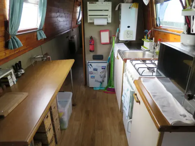 Hallmark Narrowboat