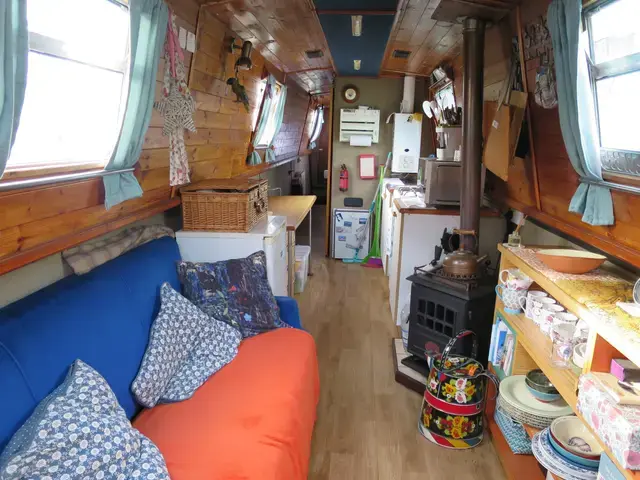 Hallmark Narrowboat