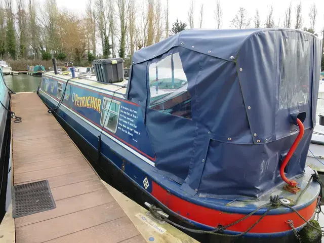 Hallmark Narrowboat