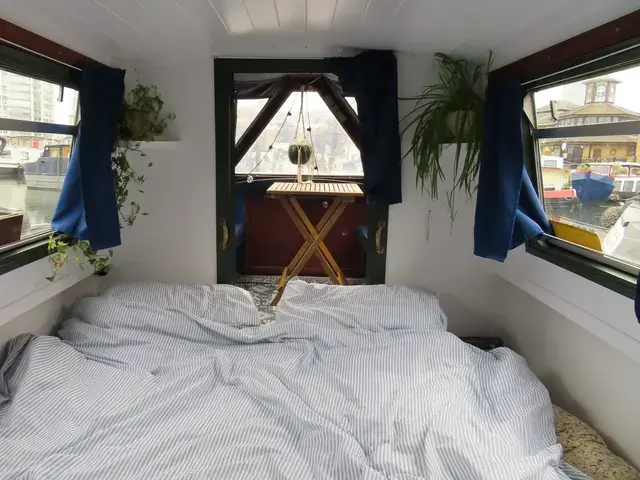 Barry Jenkins Narrowboat