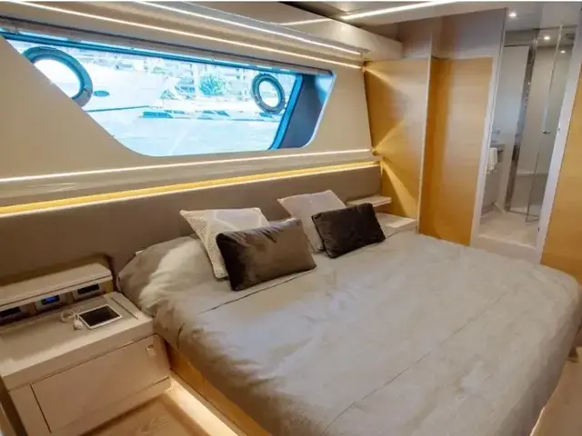 Custom Line Navetta 28