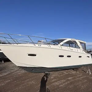 2011 Sealine SC35