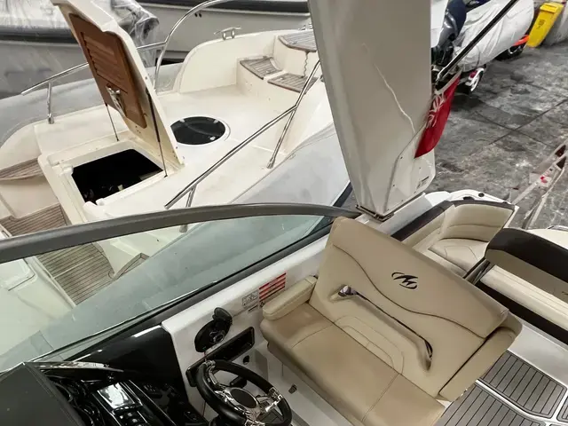 Monterey 295 Sport Yacht