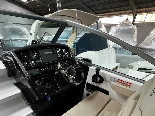 Monterey 295 Sport Yacht