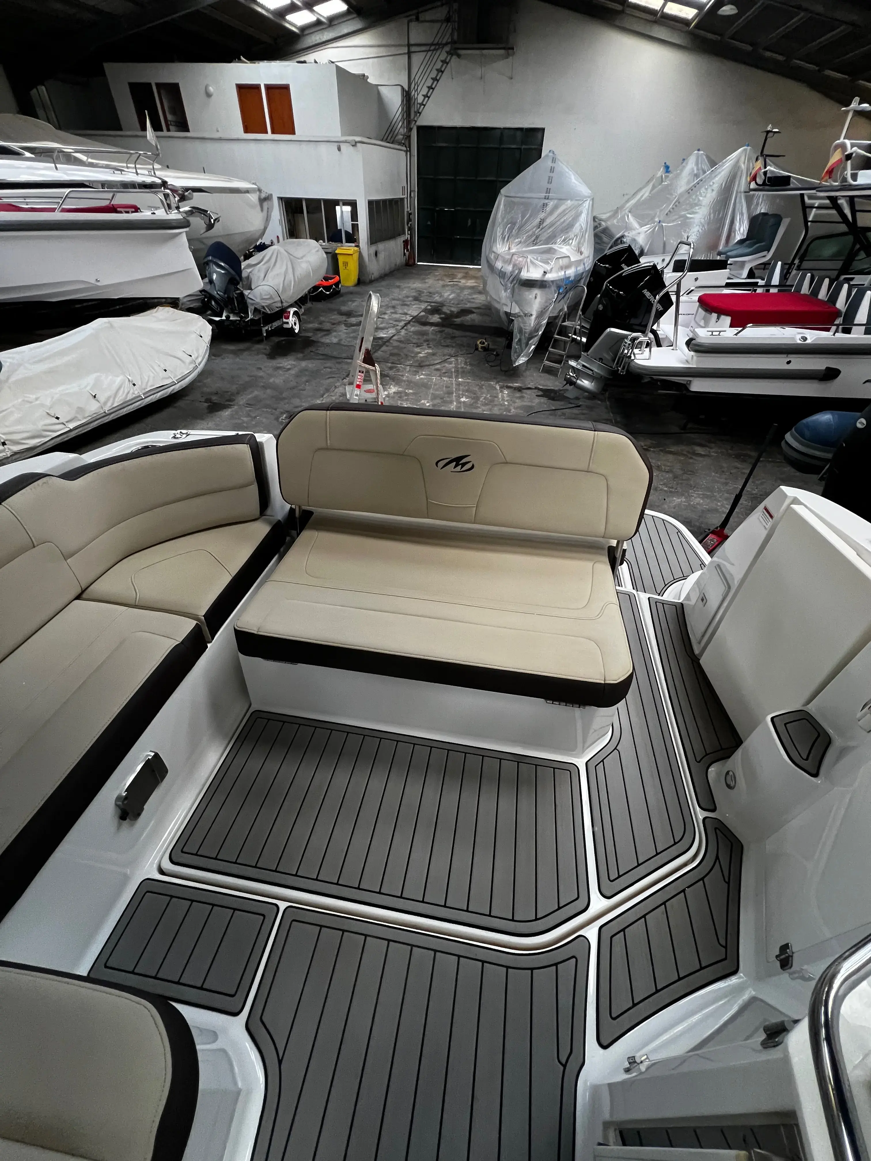 2018 Monterey 295 sport yacht