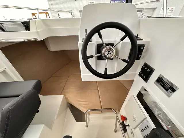 Parker 700 Pilothouse