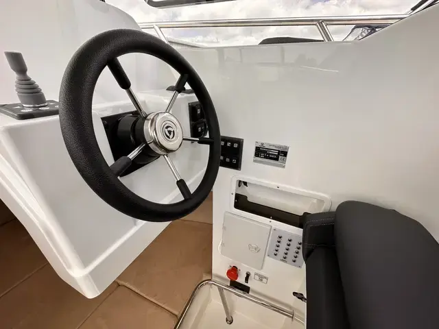 Parker 700 Pilothouse