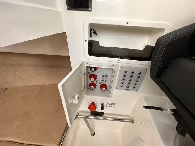 Parker 700 Pilothouse