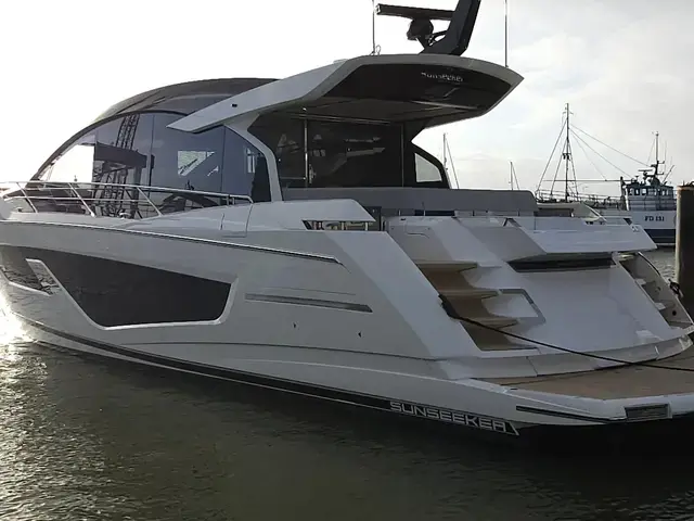 Sunseeker Predator 65