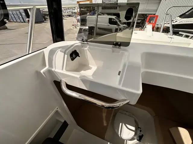 Parker 700 Pilothouse