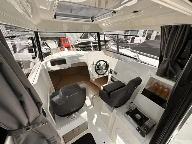 Parker 700 Pilothouse