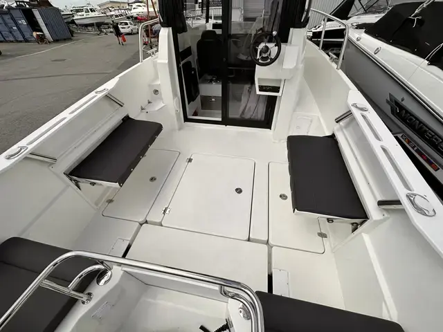 Parker 700 Pilothouse