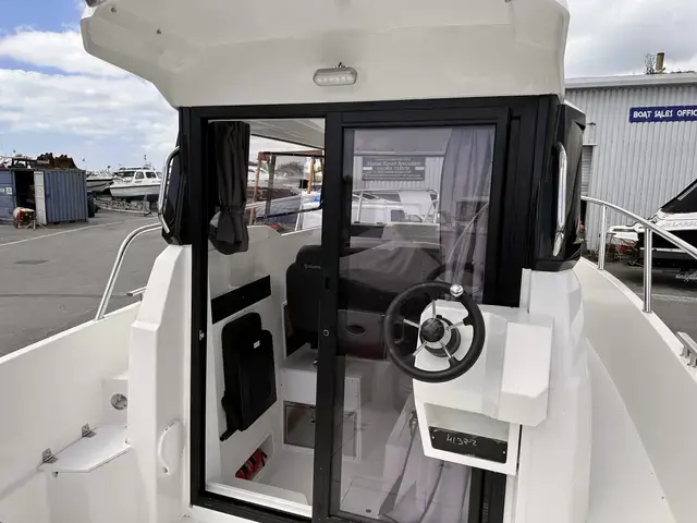 Parker 700 Pilothouse