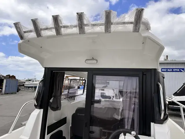 Parker 700 Pilothouse