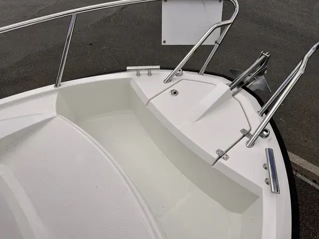 Parker 700 Pilothouse