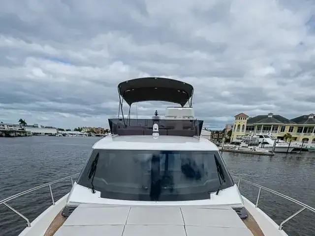 Ferretti Yachts 500